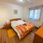 Apartment Mit Terrasse - Gemeinschaftspool By Interhome