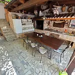 Mit Terrasse - Gemeinschaftspool By Interhome