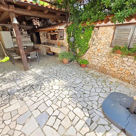 Mit Terrasse - Gemeinschaftspool By Interhome *