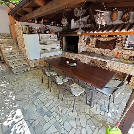 Mit Terrasse - Gemeinschaftspool By Interhome