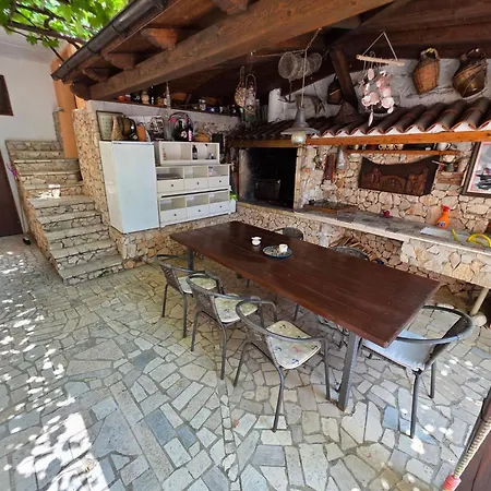 Mit Terrasse - Gemeinschaftspool By Interhome