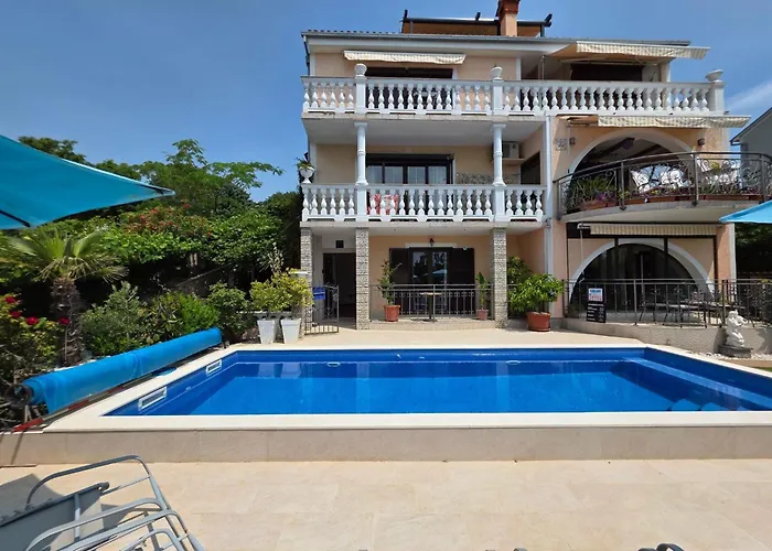 Apartment Mit Terrasse - Gemeinschaftspool By Interhome *