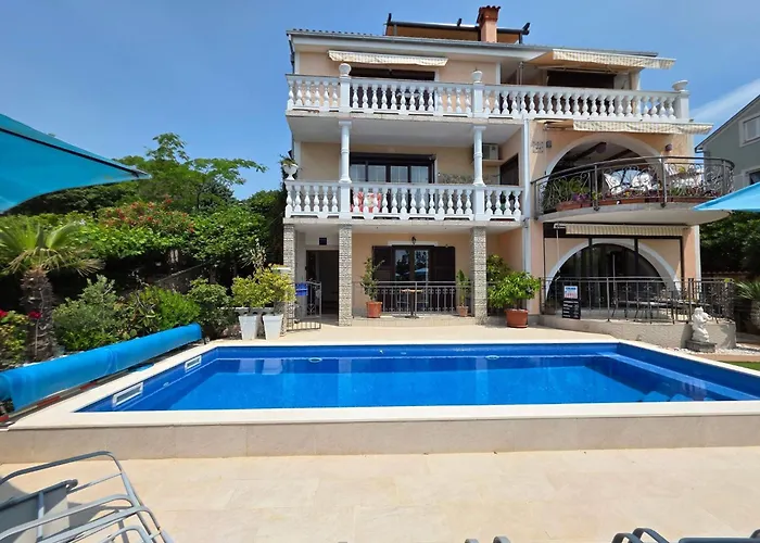 Apartment Mit Terrasse - Gemeinschaftspool By Interhome Novi Vinodolski