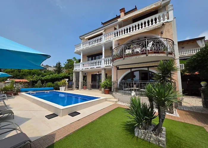 Mit Terrasse - Gemeinschaftspool By Interhome *