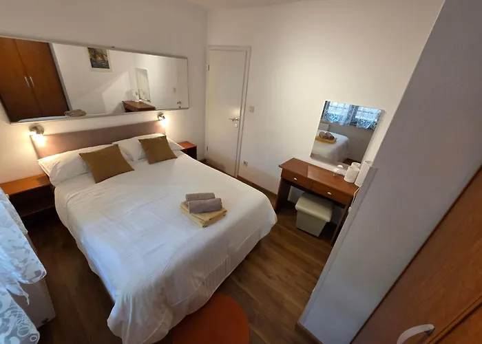 Mit Terrasse - Gemeinschaftspool By Interhome