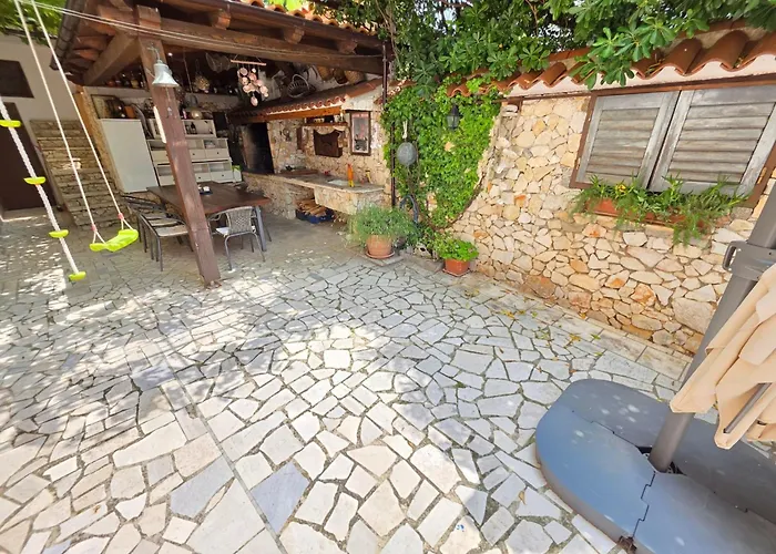 Mit Terrasse - Gemeinschaftspool By Interhome *