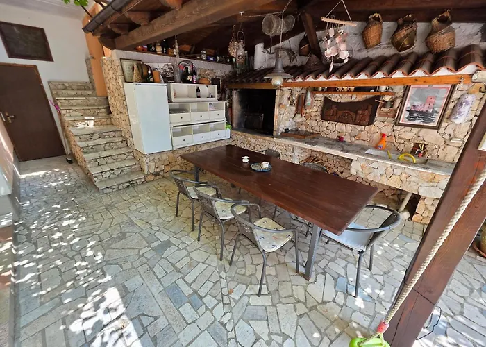 Mit Terrasse - Gemeinschaftspool By Interhome