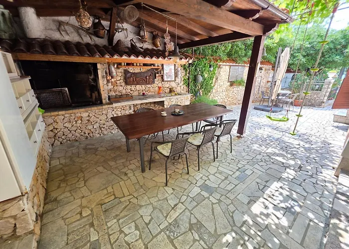 Mit Terrasse - Gemeinschaftspool By Interhome *