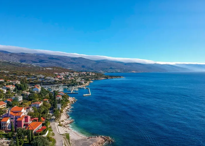 Apartment Mit Terrasse - Gemeinschaftspool By Interhome