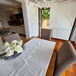 Mit Terrasse - Gemeinschaftspool By Interhome