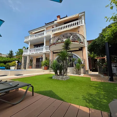 Mit Terrasse - Gemeinschaftspool By Interhome Novi Vinodolski
