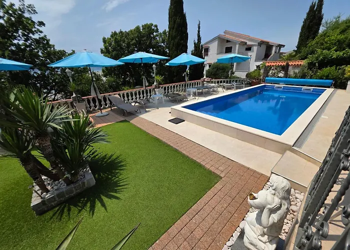 Mit Terrasse - Gemeinschaftspool By Interhome *