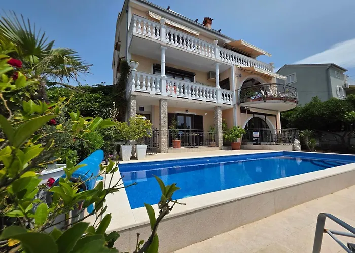 Mit Terrasse - Gemeinschaftspool By Interhome *