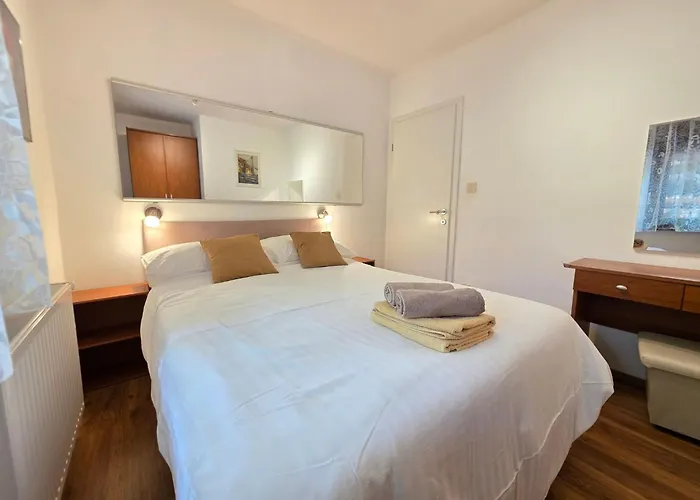 Apartament Mit Terrasse - Gemeinschaftspool By Interhome *