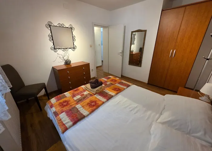 Mit Terrasse - Gemeinschaftspool By Interhome